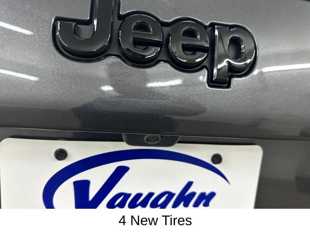 2023 Jeep Cherokee Altitude Lux