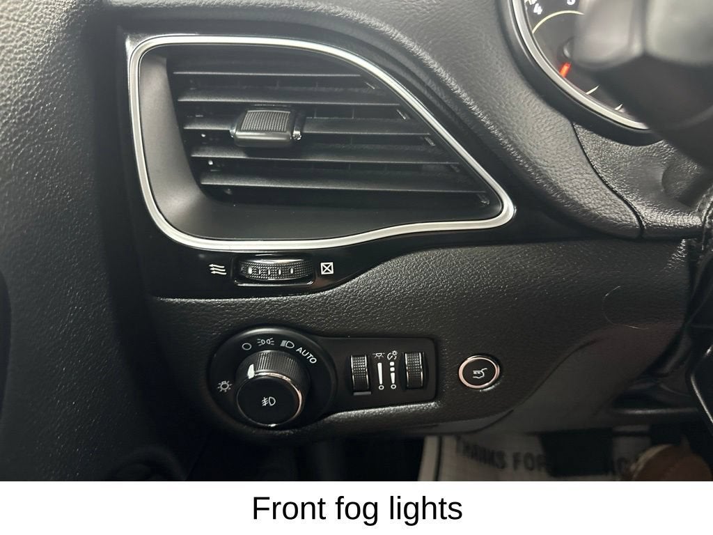 2023 Jeep Cherokee Altitude Lux