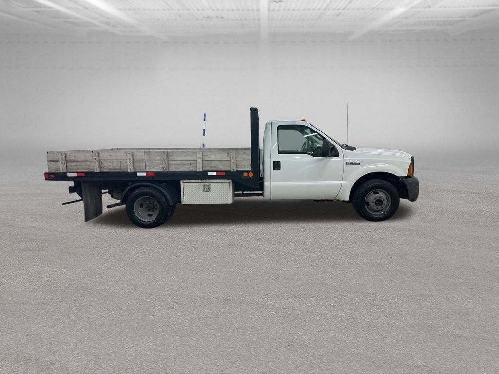 2006 Ford Super Duty F-350 DRW XL
