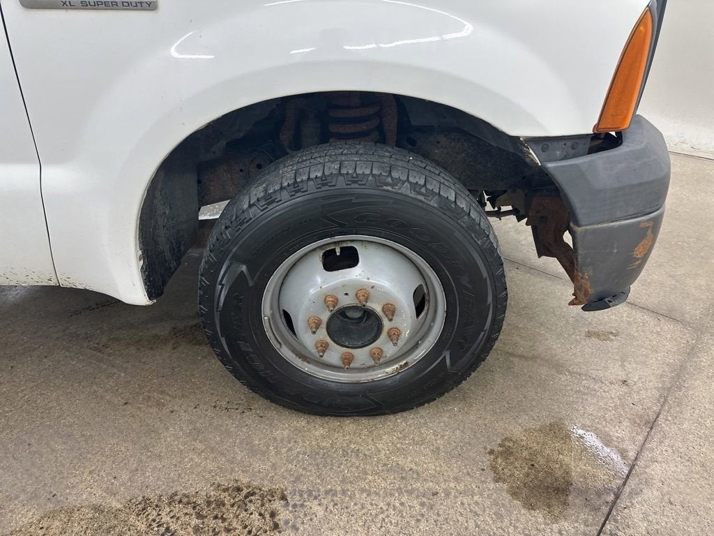 2006 Ford Super Duty F-350 DRW XL
