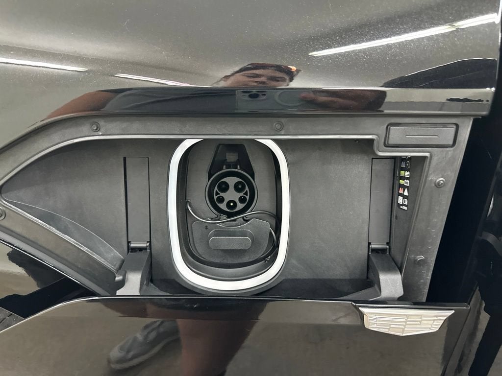 2024 Cadillac LYRIQ Luxury 1