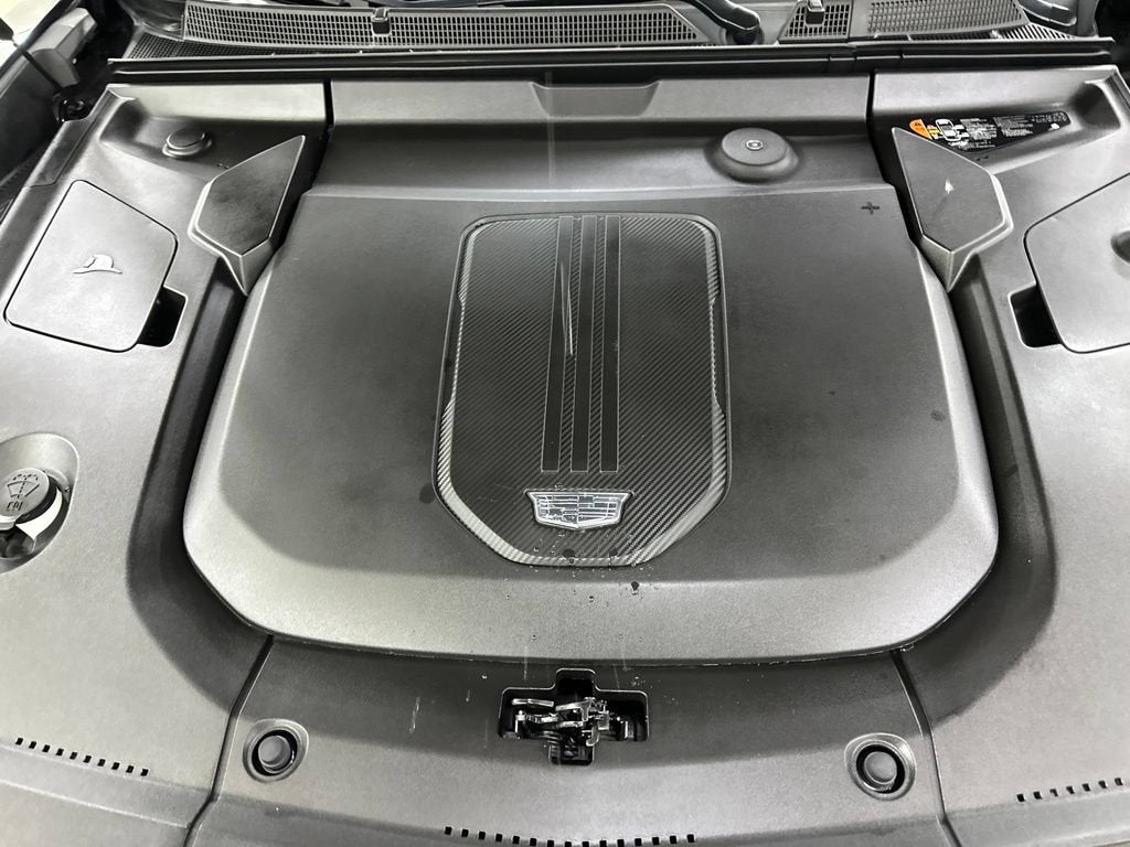 2024 Cadillac LYRIQ Luxury 1