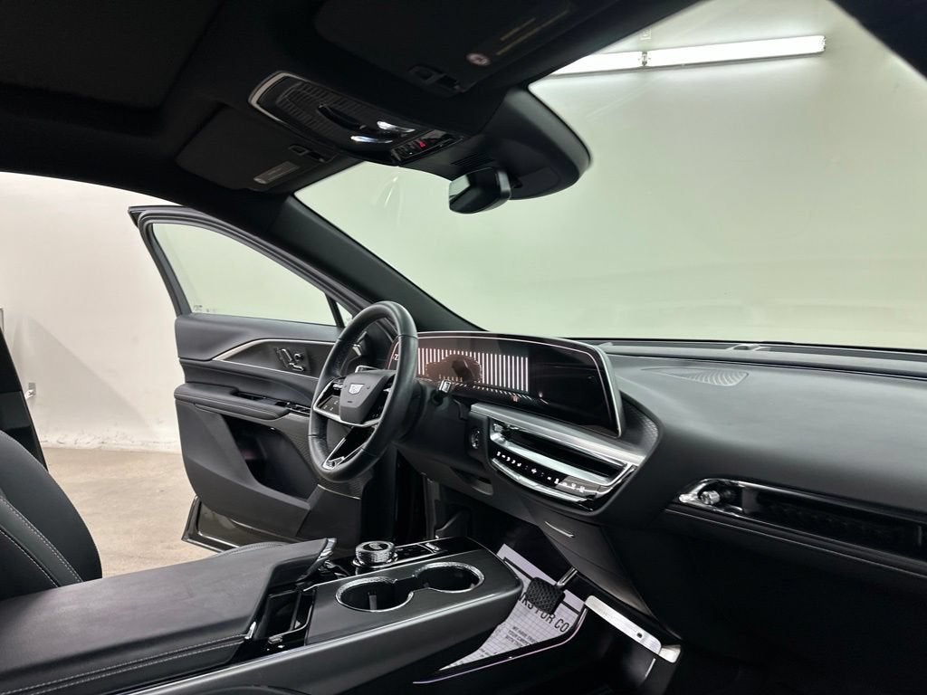2024 Cadillac LYRIQ Luxury 1