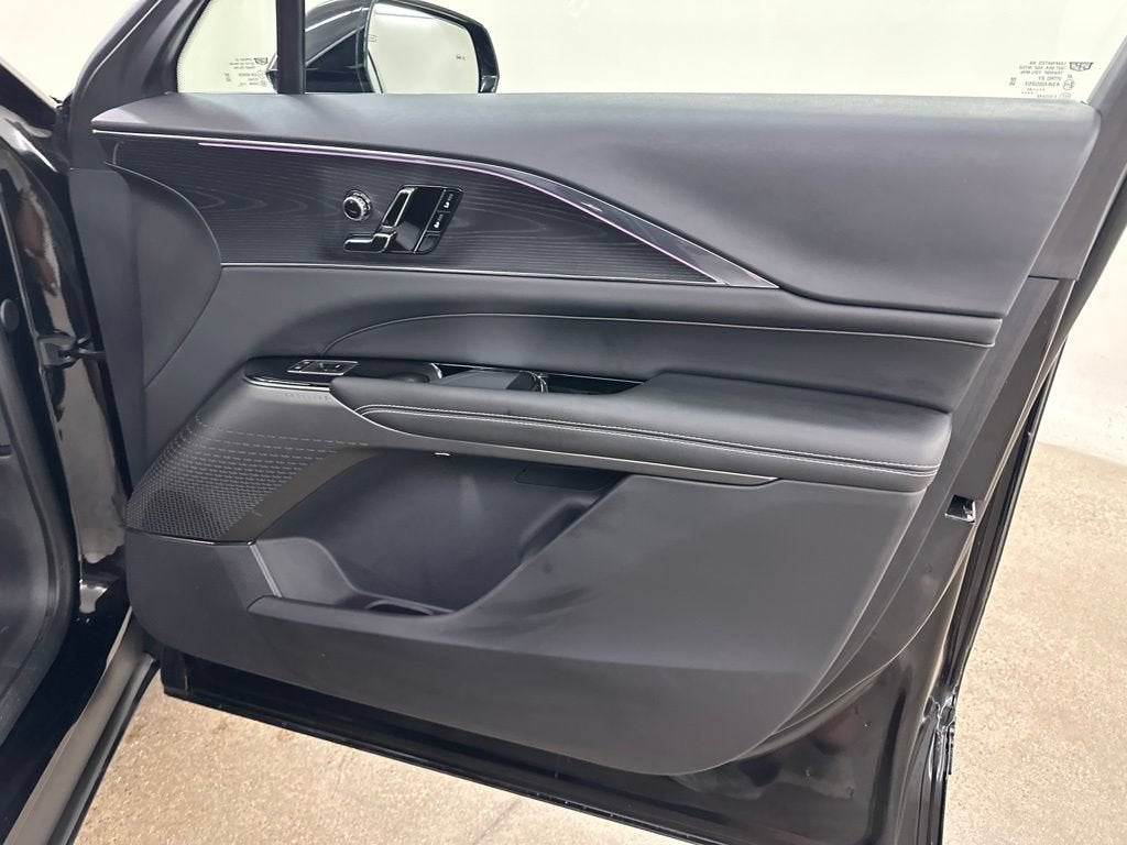 2024 Cadillac LYRIQ Luxury 1