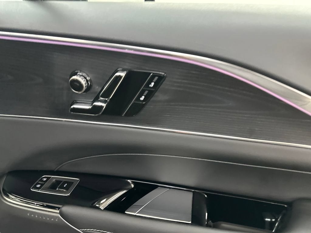 2024 Cadillac LYRIQ Luxury 1