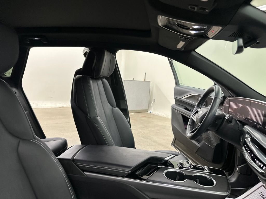 2024 Cadillac LYRIQ Luxury 1