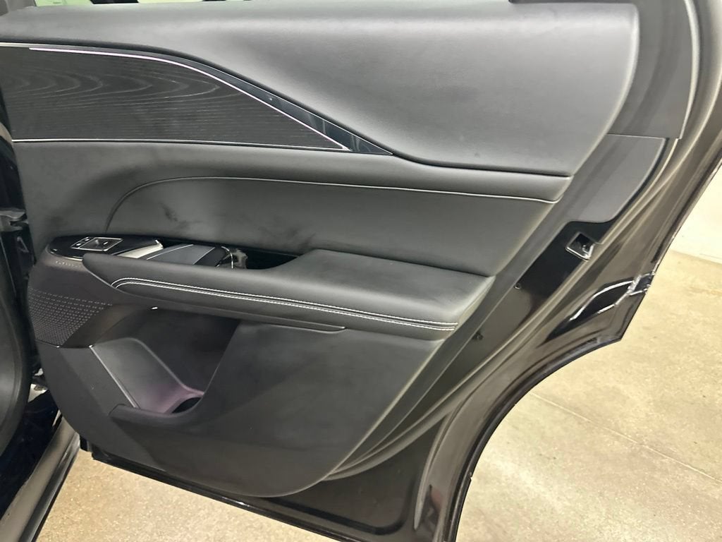 2024 Cadillac LYRIQ Luxury 1