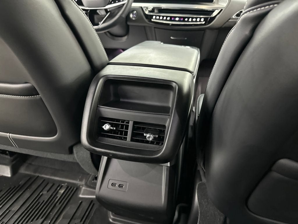 2024 Cadillac LYRIQ Luxury 1