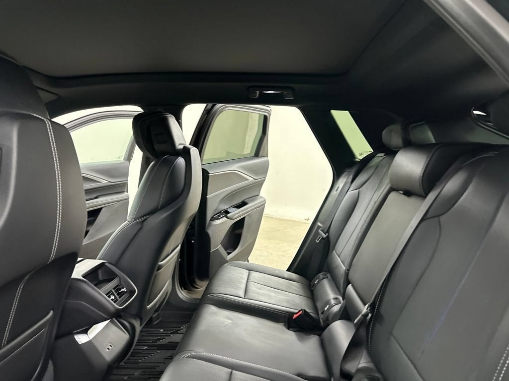 2024 Cadillac LYRIQ Luxury 1