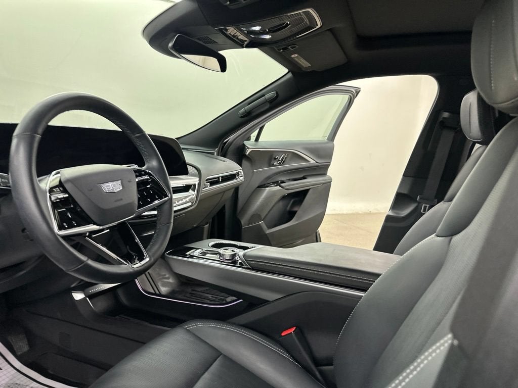 2024 Cadillac LYRIQ Luxury 1