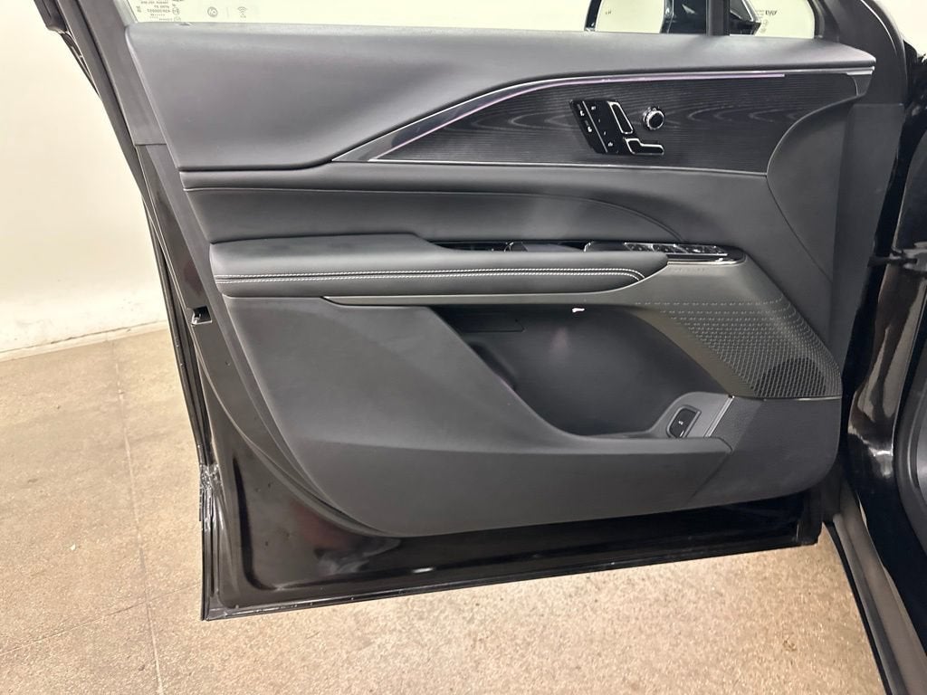 2024 Cadillac LYRIQ Luxury 1