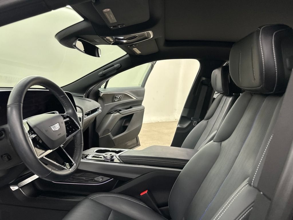 2024 Cadillac LYRIQ Luxury 1