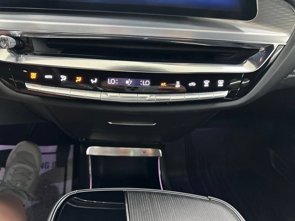 2024 Cadillac LYRIQ Luxury 1