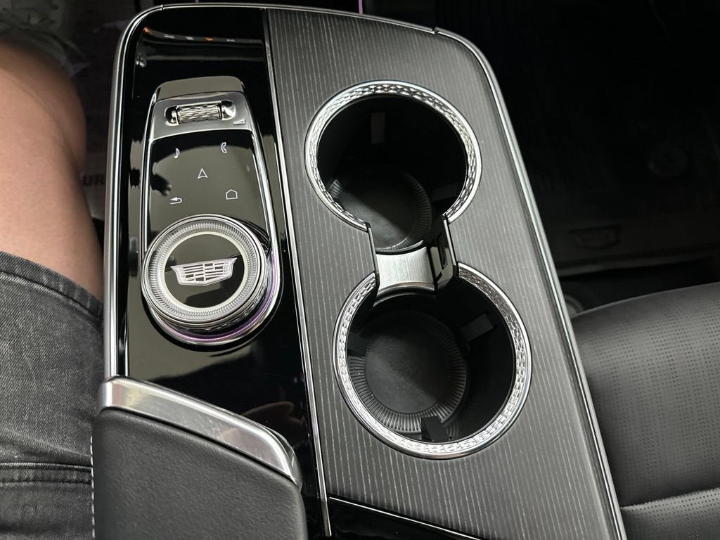 2024 Cadillac LYRIQ Luxury 1