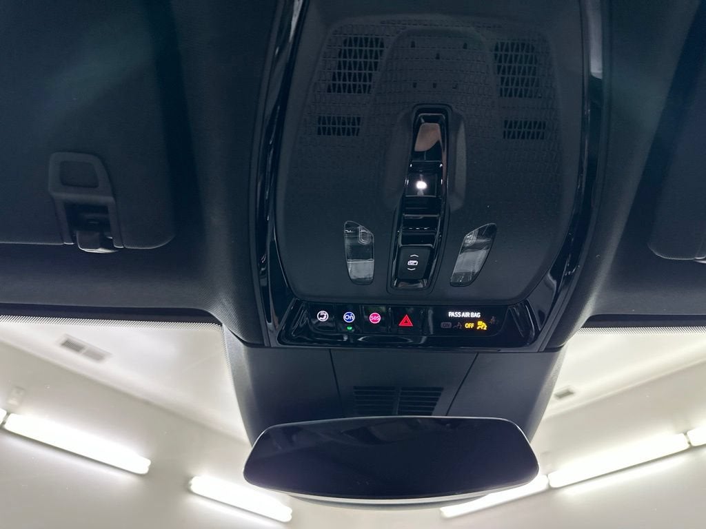 2024 Cadillac LYRIQ Luxury 1