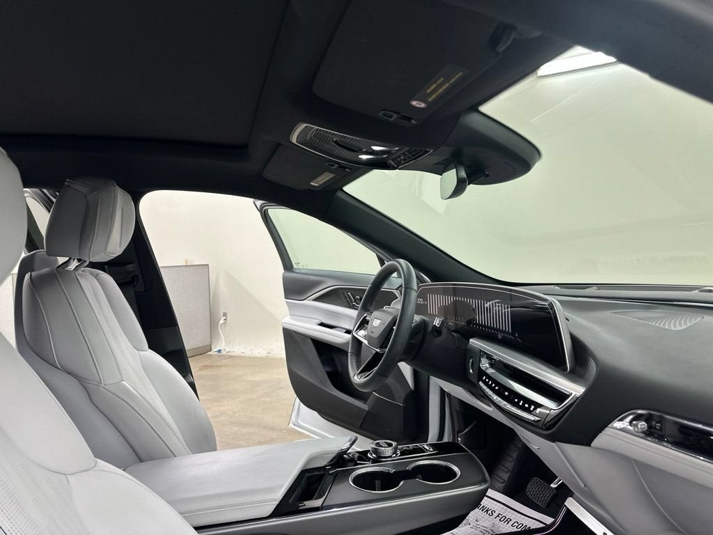 2024 Cadillac LYRIQ Luxury 1