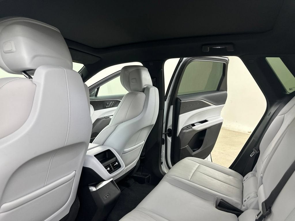 2024 Cadillac LYRIQ Luxury 1
