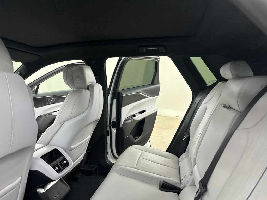 2024 Cadillac LYRIQ Luxury 1