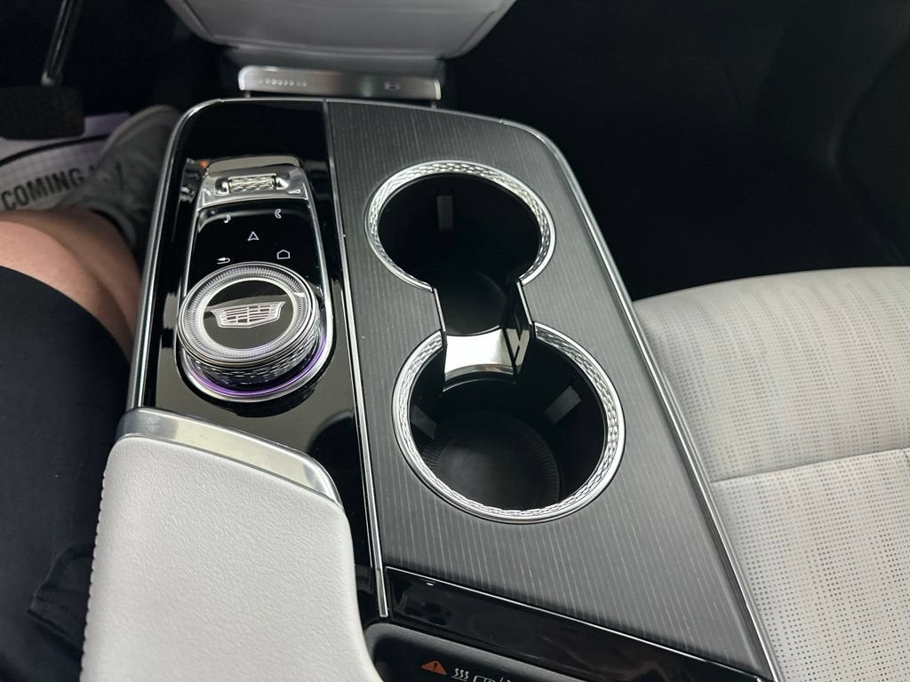 2024 Cadillac LYRIQ Luxury 1