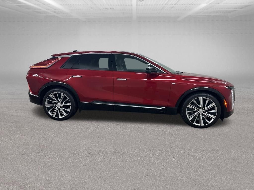 2025 Cadillac LYRIQ Luxury 3