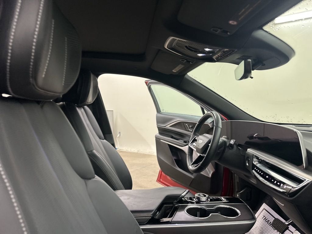 2025 Cadillac LYRIQ Luxury 3