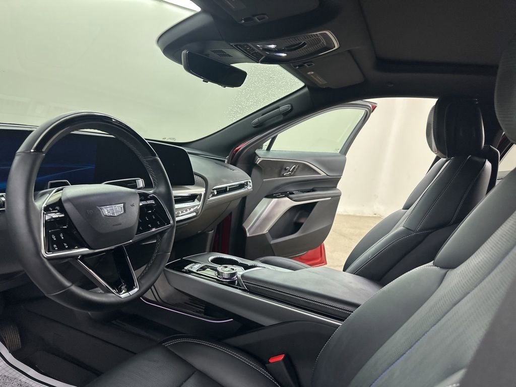 2025 Cadillac LYRIQ Luxury 3