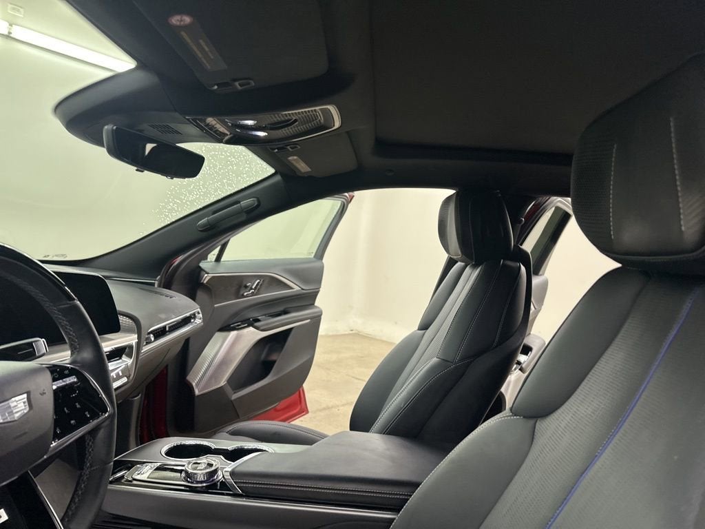 2025 Cadillac LYRIQ Luxury 3