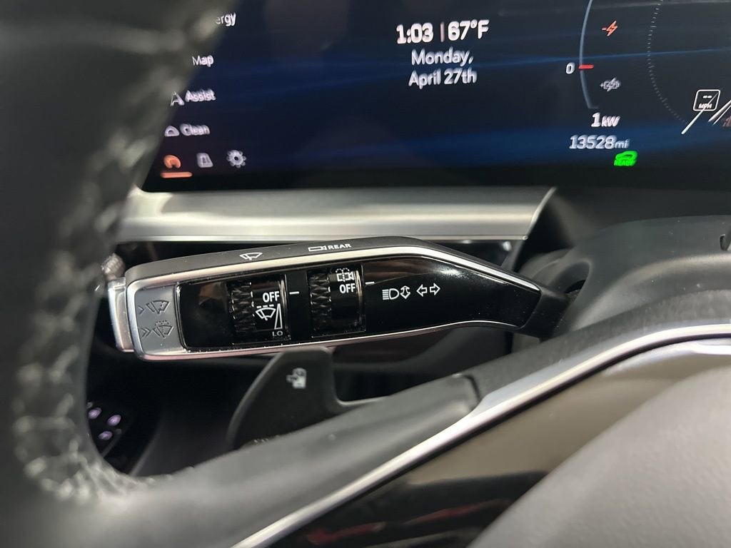 2025 Cadillac LYRIQ Luxury 3