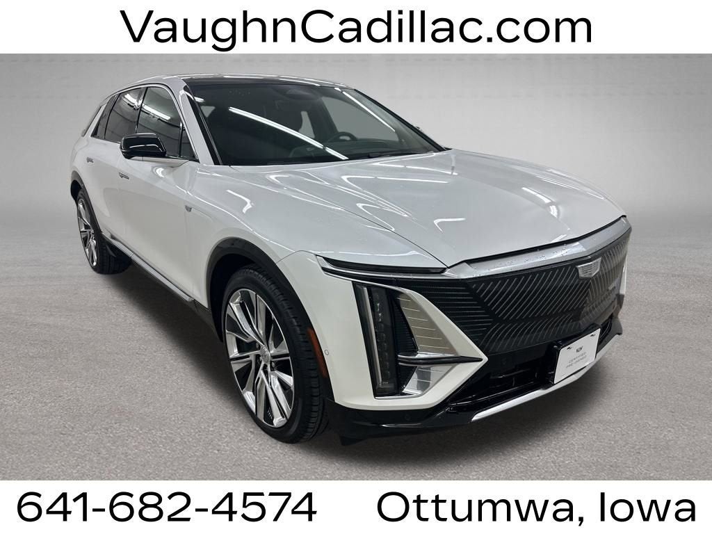 2025 Cadillac LYRIQ Luxury 3