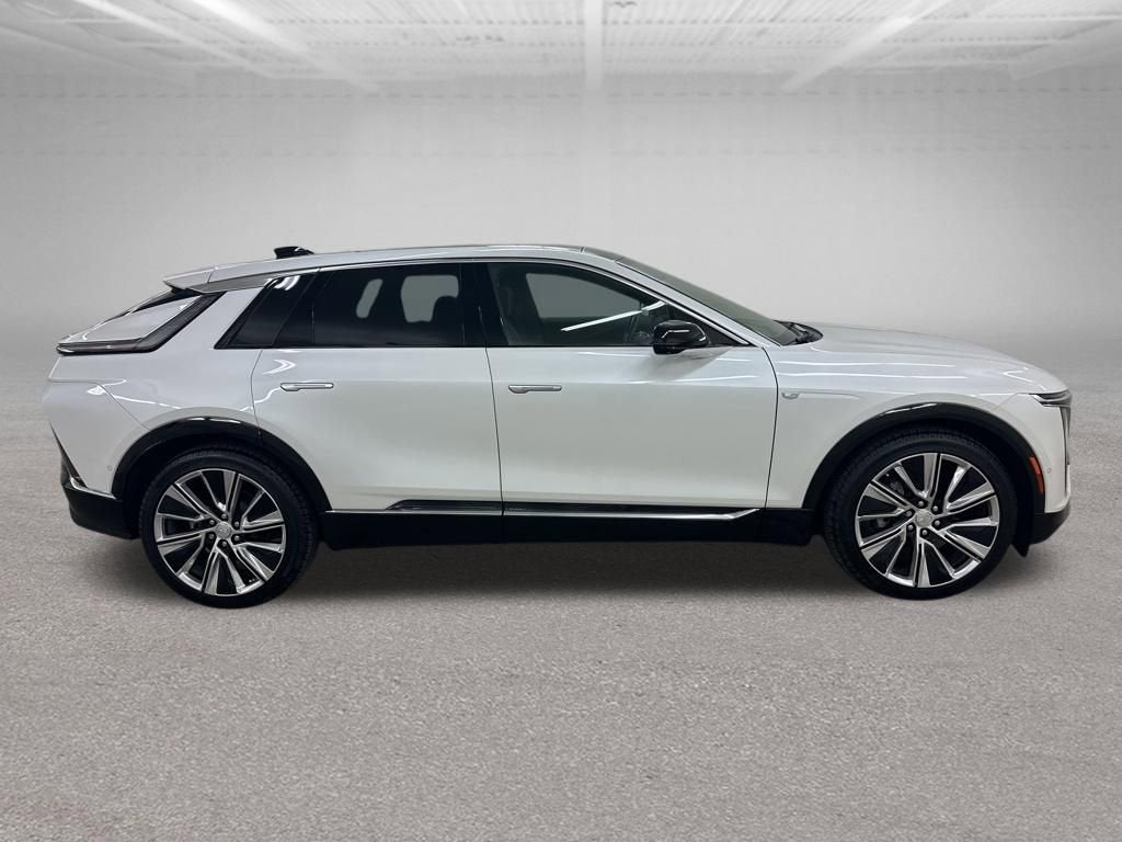 2025 Cadillac LYRIQ Luxury 3