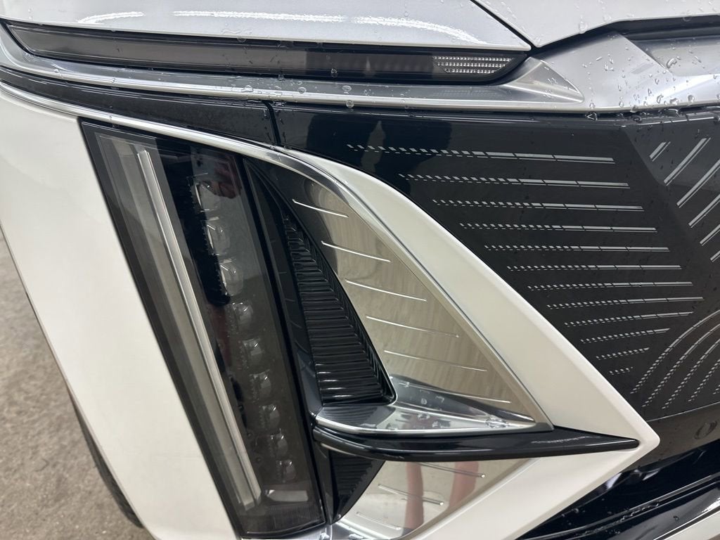 2025 Cadillac LYRIQ Luxury 3