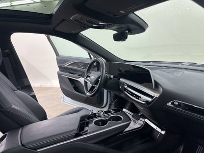 2025 Cadillac LYRIQ Luxury 3