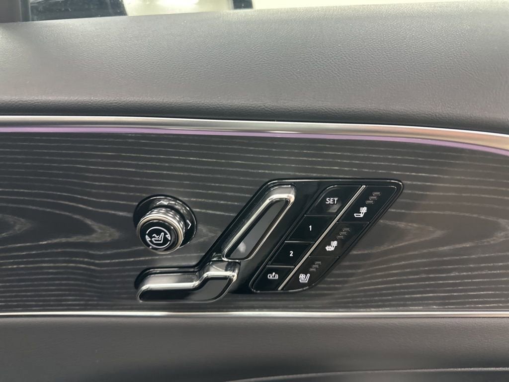 2025 Cadillac LYRIQ Luxury 3