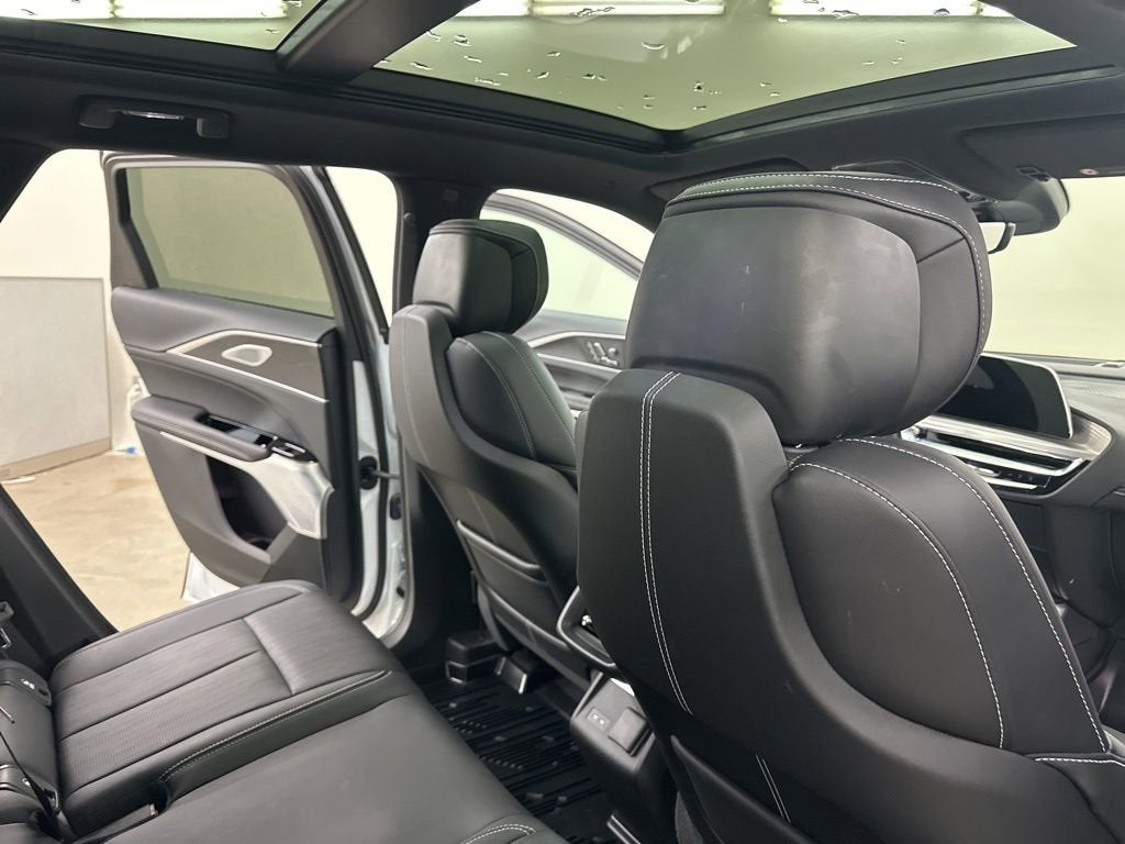 2025 Cadillac LYRIQ Luxury 3