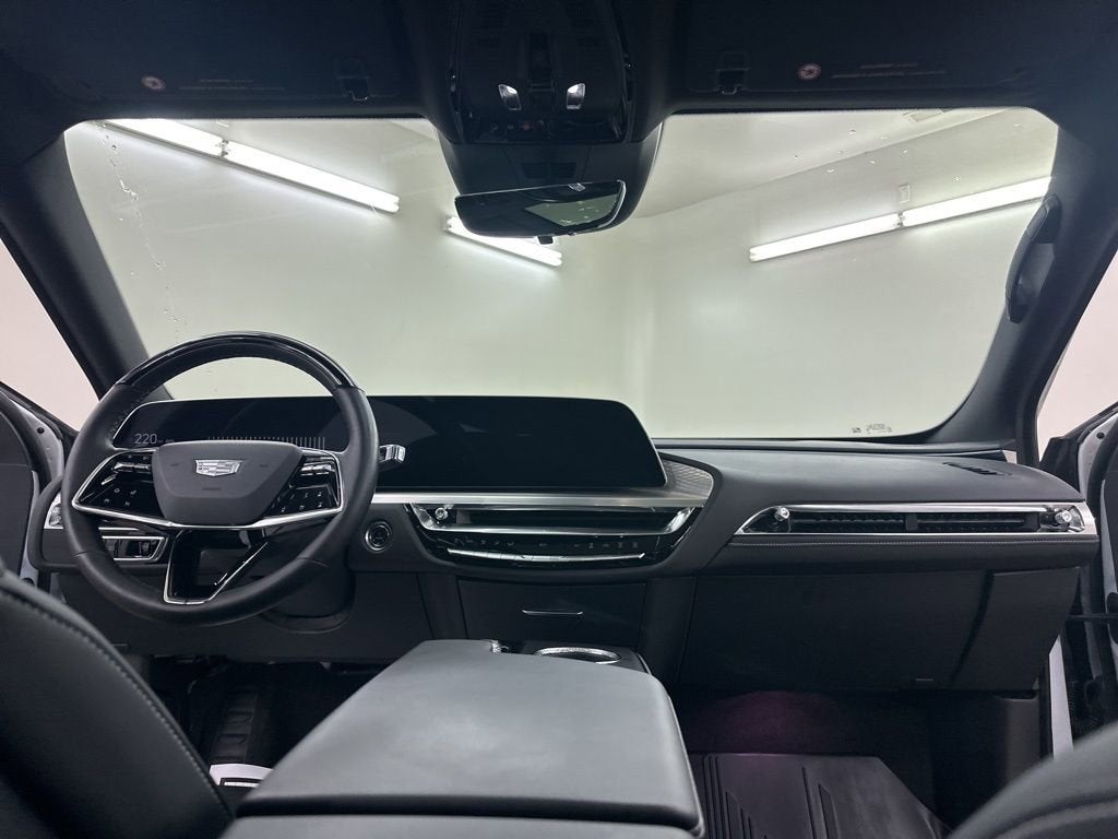 2025 Cadillac LYRIQ Luxury 3