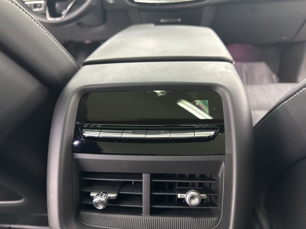 2025 Cadillac LYRIQ Luxury 3