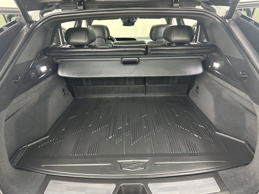 2025 Cadillac LYRIQ Luxury 3