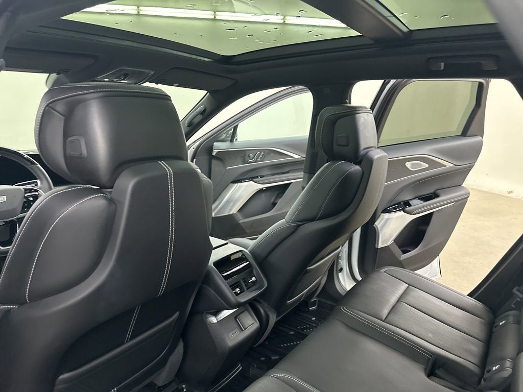 2025 Cadillac LYRIQ Luxury 3