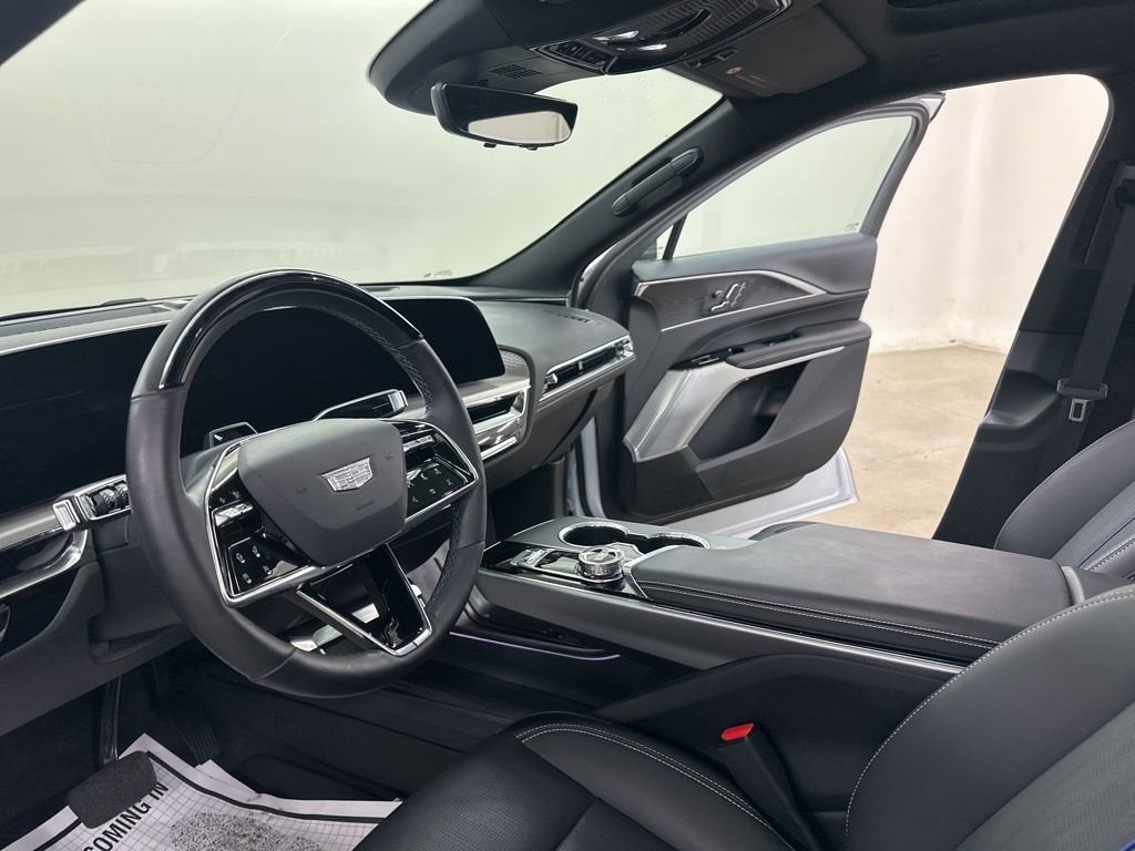 2025 Cadillac LYRIQ Luxury 3