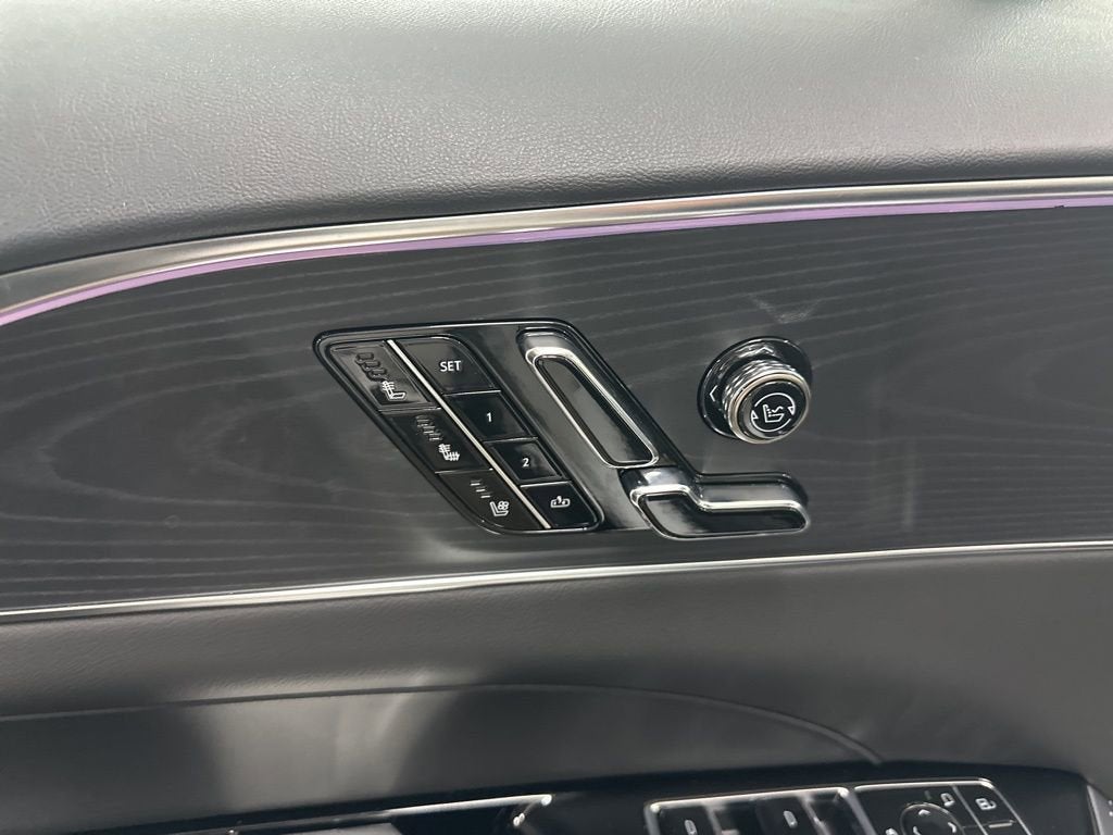 2025 Cadillac LYRIQ Luxury 3