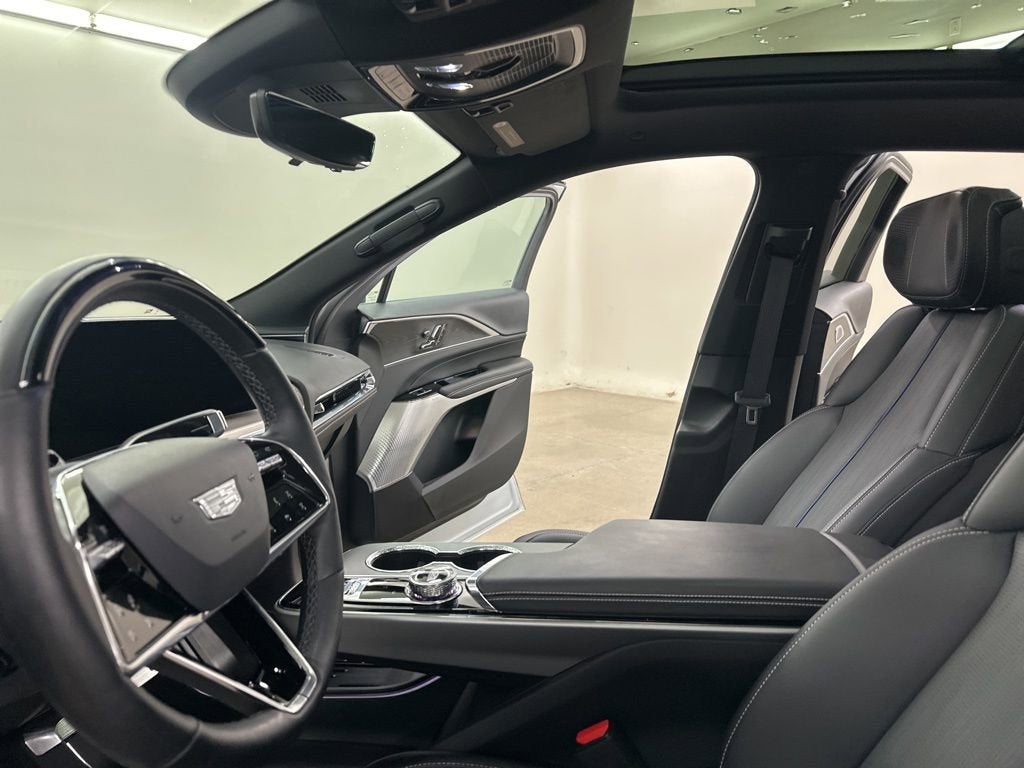 2025 Cadillac LYRIQ Luxury 3