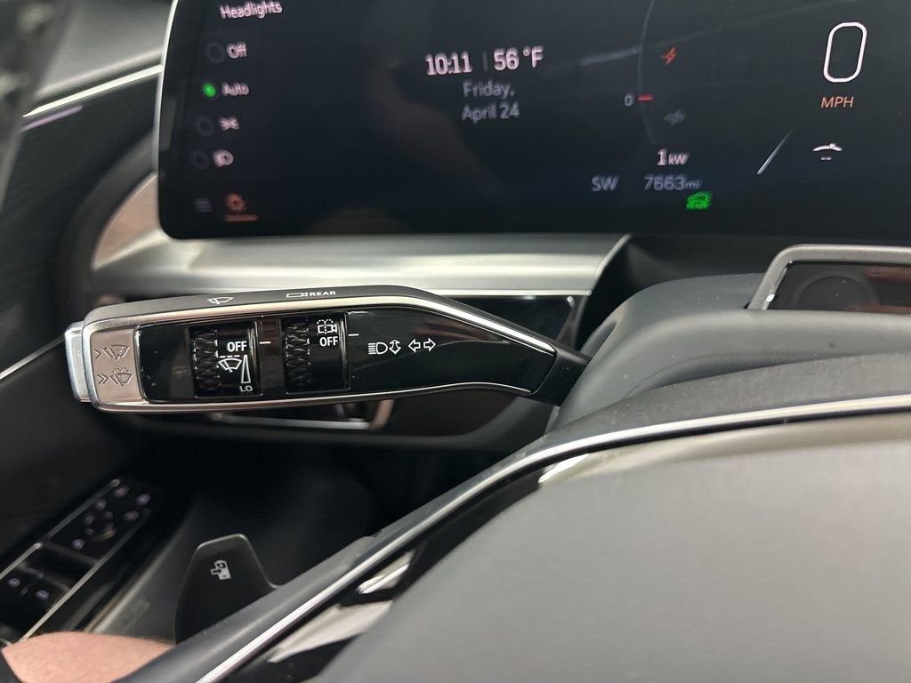 2025 Cadillac LYRIQ Luxury 3