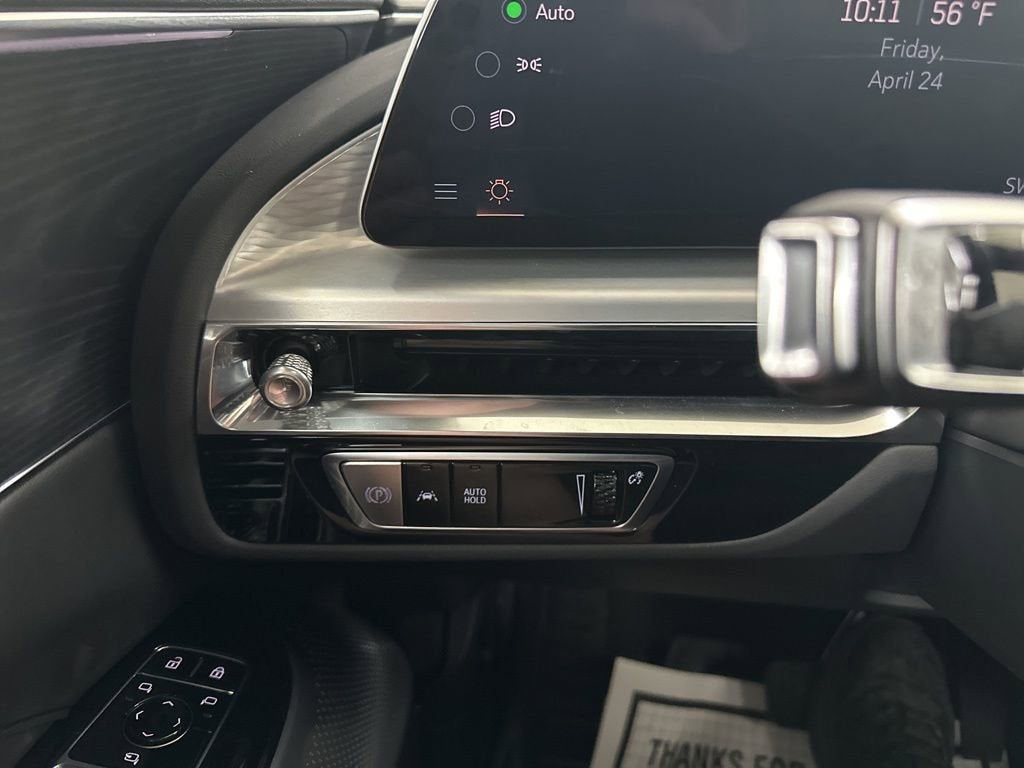 2025 Cadillac LYRIQ Luxury 3