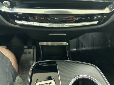 2025 Cadillac LYRIQ Luxury 3
