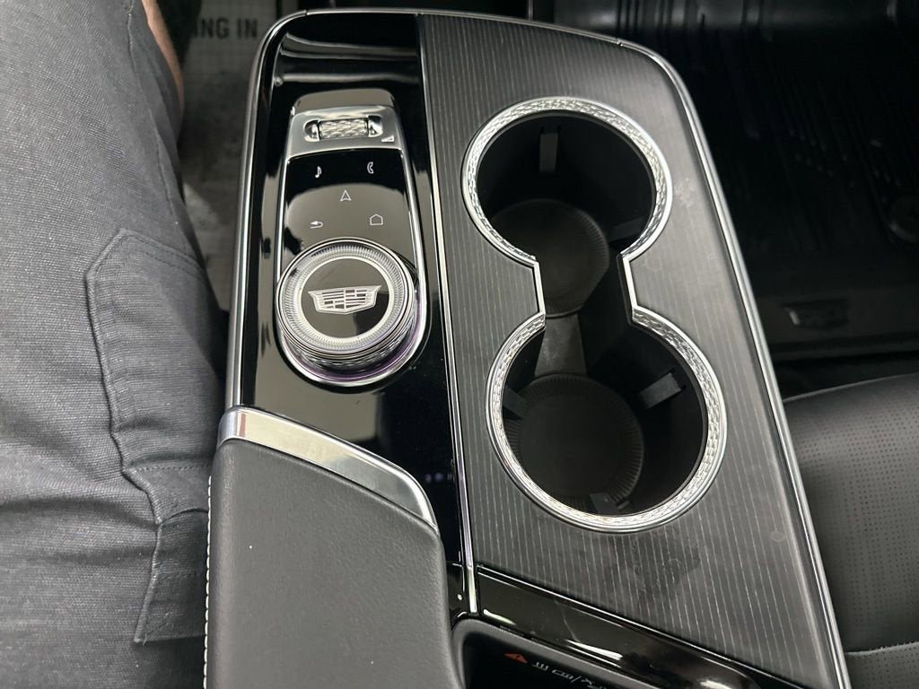 2025 Cadillac LYRIQ Luxury 3