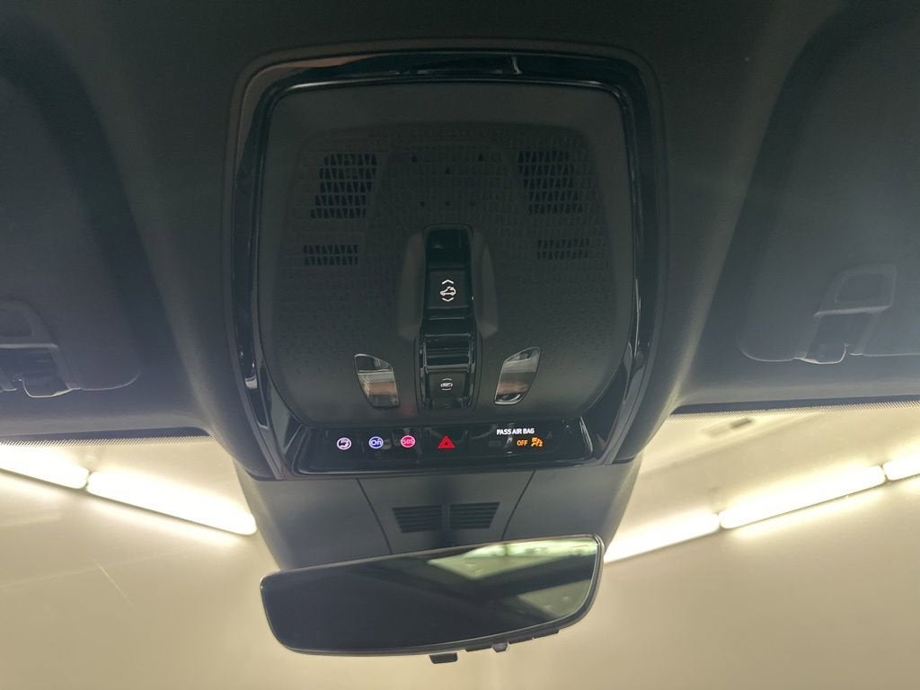 2025 Cadillac LYRIQ Luxury 3