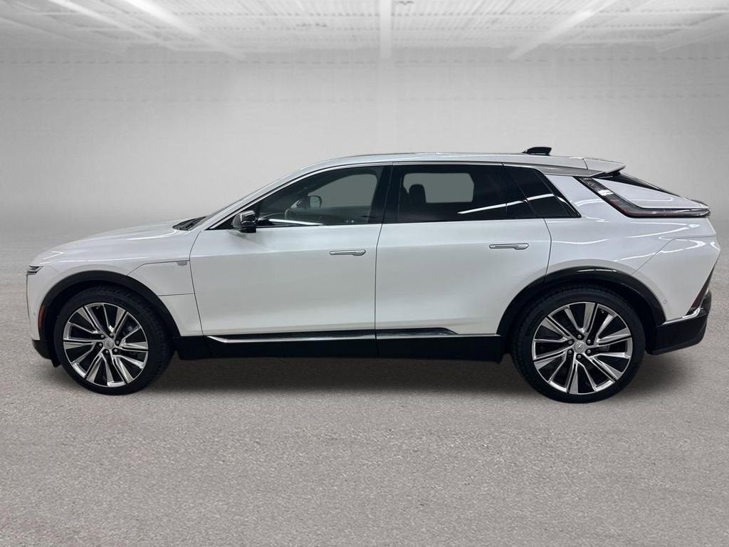 2025 Cadillac LYRIQ Luxury 3