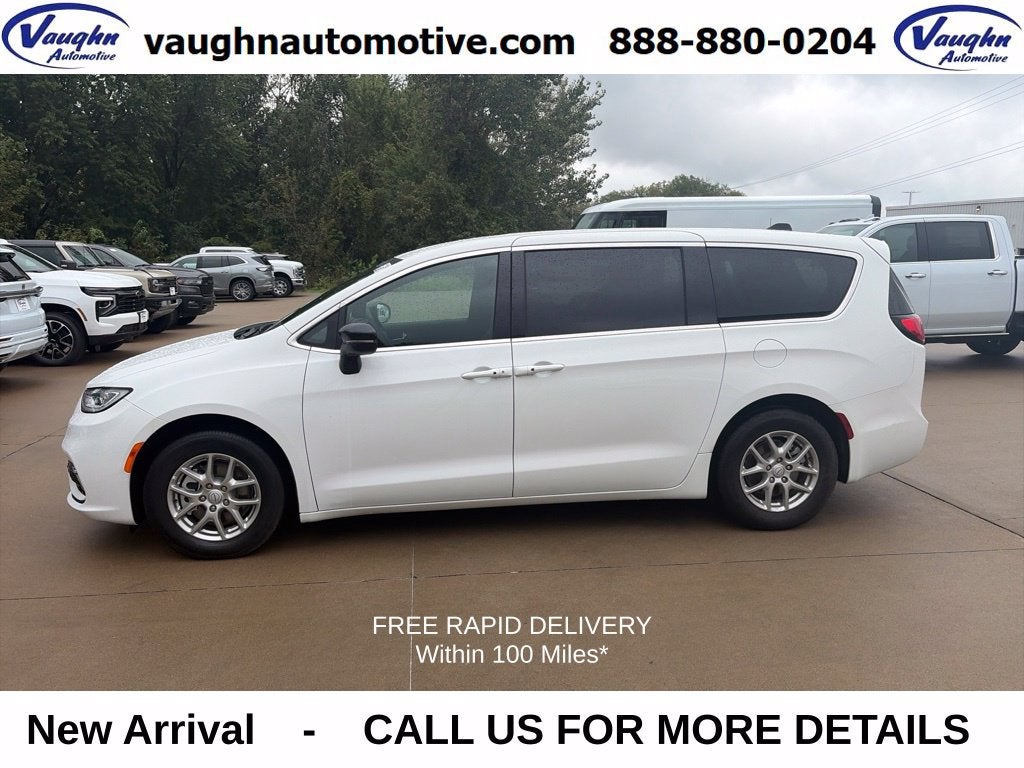 2025 Chrysler Pacifica Select