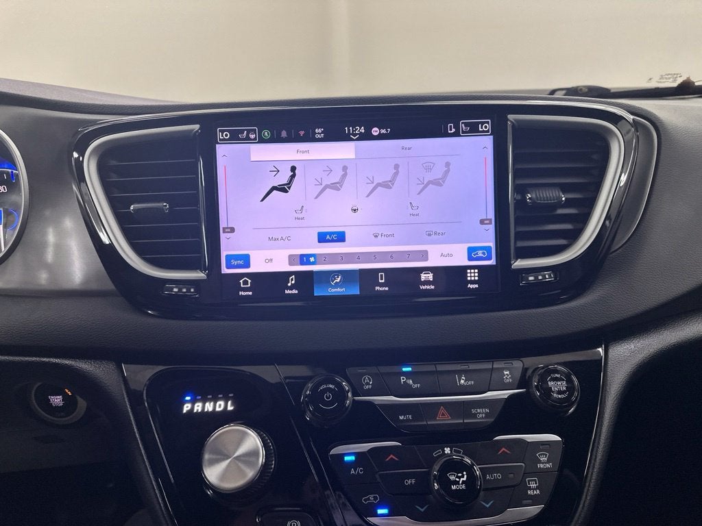 2025 Chrysler Pacifica Select