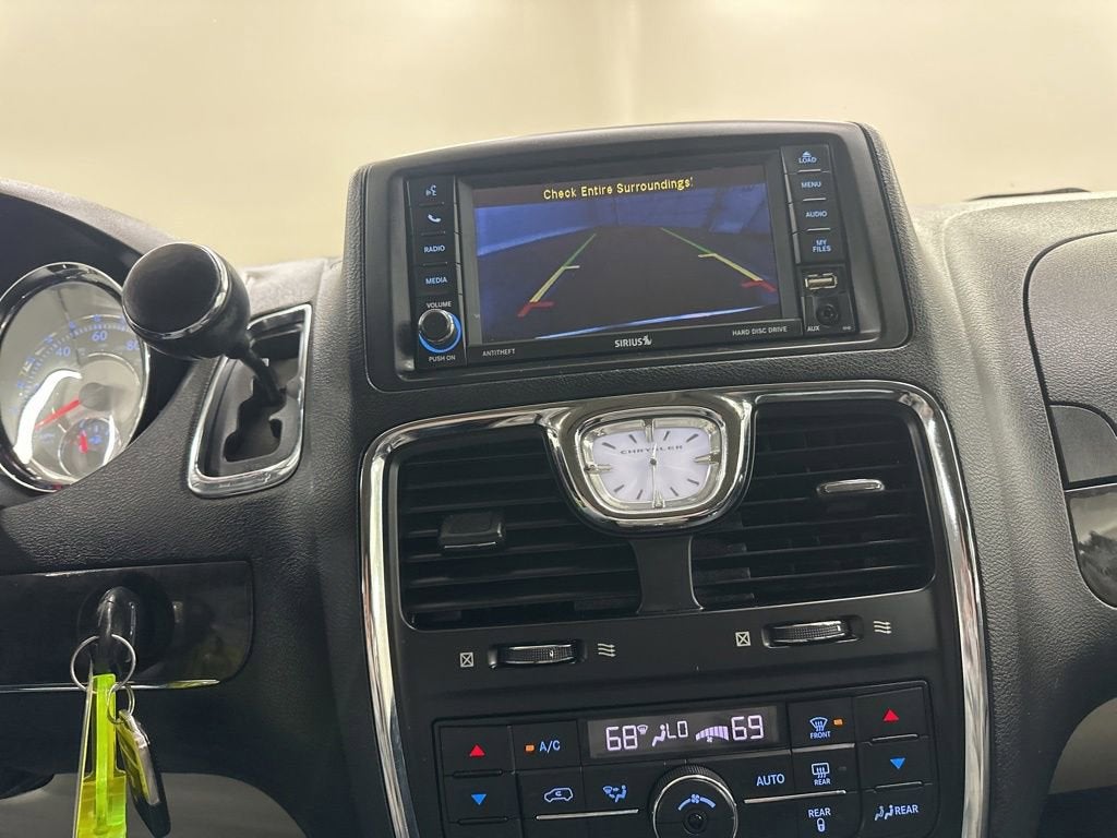2016 Chrysler Town & Country Touring